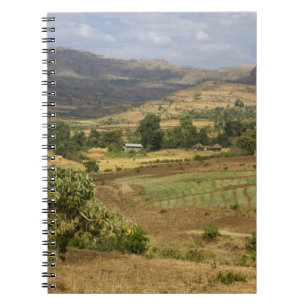 Ein großer landschaftlicher Ausblick auf einen gro Notizblock