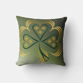 Ein großes helles Kleeblatt Kissen