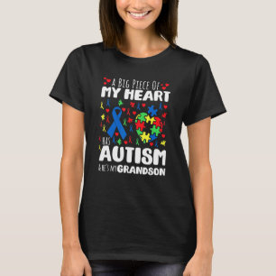 Ein großes Stück meines Herzens hat Autismus und e T-Shirt