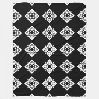 Ein großes Thai-Muster für alle. Fleecedecke