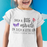 Ein großes Wunder-Turner-Syndrom T-Shirt<br><div class="desc">Dieser weiße T - Shirt trägt dazu bei, das Bewusstsein für das Turner-Syndrom zu schärfen, eine seltene Chromosomenerkrankung, von der eines von 2000 Mädchen betroffen ist. Es präsentiert zwei schöne Schmetterlinge, mit den Überschriften "So ein großes Wunder in so einem kleinen Mädchen" und "Turner-Syndrom-Bewusstsein" in den schwarzen modernen Schriftart. (Der...</div>