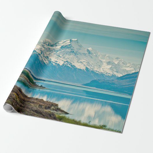 Ein grüner Farn Pflanze Hintergrund mit Schatten.  Geschenkpapier (Ungerollt)