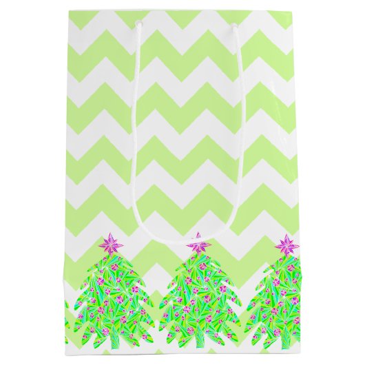 Ein grünes Weihnachtsbaum-personalisiertes Mittlere Geschenktüte (Rückseite)