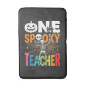 Ein gruseliger Lehrer Halloween-Design_1 Badematte (Vorderseite Vertikal)