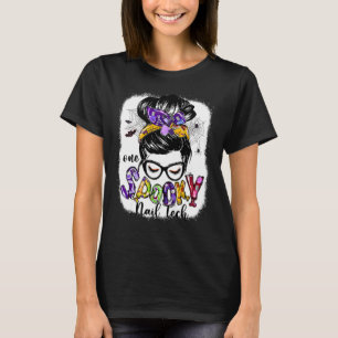 Ein gruseliger Nageldesigner-Messy-Bun-Herbst-Hall T-Shirt
