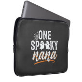 Ein gruseliger Nana Halloween-Geist-Design Laptopschutzhülle (Vorne Rechts)