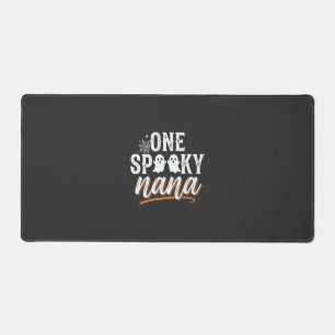 Ein gruseliger Nana Halloween-Geist-Design Schreibtischunterlage