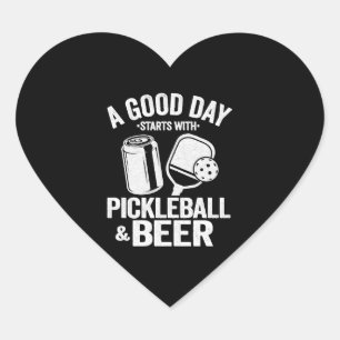 Ein guter Tag beginnt mit Pickleball & Bierfreude Herz-Aufkleber
