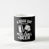 Ein guter Tag beginnt mit Pickleball & Bierfreude Kaffeetasse (Mittel)