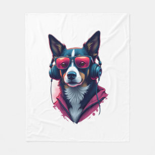 Ein Habu-Hund mit Sonnenbrille und Kopfhörern Fleecedecke