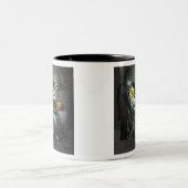 Ein Halloween-Abend beim Zahnarzt Zweifarbige Tasse (Mittel)