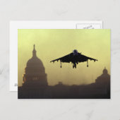 Ein Harrier-Jet, der im Morgengrauen mit Postkarte (Vorne/Hinten)