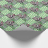 Ein Häschen-Kaninchen in Wildblumen-Ostern-Muster Geschenkpapier (Ecke)