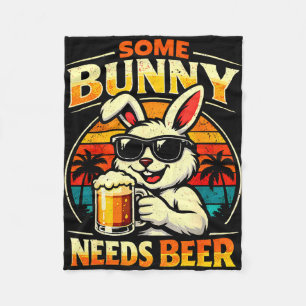 Ein Hase braucht Bier lustiger Osterhase Humor Fleecedecke
