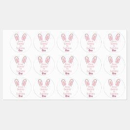 Ein Hase dreht sich um einen Kleber Etiketten