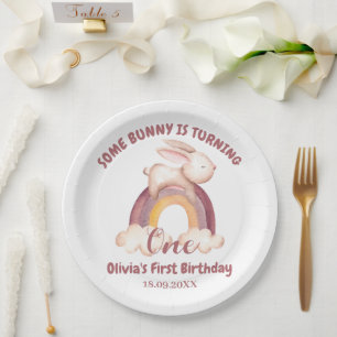 Ein Hase wird ein Jahr alt: 1. Geburtstag eines Ha Pappteller