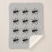 Ein Haufen graubrauner schwarzer Ameisen auf Grau Sherpadecke (Vorderseite)