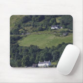 Ein Haus entlang dem Wasser Mousepad (Mit Mouse)