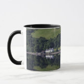 Ein Haus entlang dem Wasser Tasse (Links)