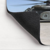Ein Helikopter für den Drachenflieger MH-53E Mousepad (Ecke)