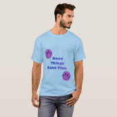 ein hellblaues T-Shirt mit halben Ärmeln (Vorne ganz)