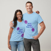 ein hellblaues T-Shirt mit halben Ärmeln (Unisex)