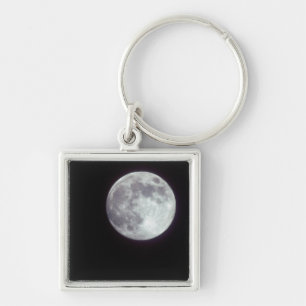 Ein heller Vollmond in einem schwarzen Nachthimmel Schlüsselanhänger