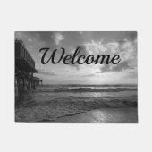 Ein herrlicher Empfang am Strand in Graustufen Fußmatte (Vorderseite)