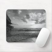 Ein herrlicher Strandmorgen in Graustufen Mousepad (Mit Mouse)