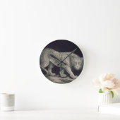 Ein herumstreichender Tiger (Bleistift auf Papier) Runde Wanduhr (Zuhause)