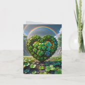 Ein Herz aus Kleeblättern unter dem Regenbogen Feiertagskarte (Rückseite)