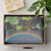 Ein Herz aus Kleeblättern unter dem Regenbogen Seidenpapier (Geschenk)