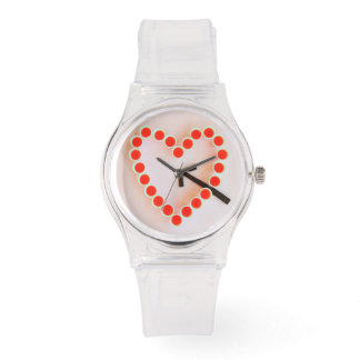 ein Herz der Gläser auf sportlicher rosa Armbanduhr