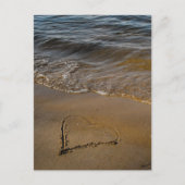 Ein Herz in Sand und Regenbogenfarben Postkarte (Vorderseite)