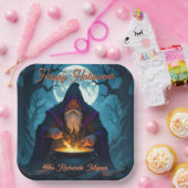 Ein Hexenmeister bricht ein Halloween-Party auf Pappteller (Party)