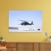 Ein HH-60G Pave Hawk startet vom Camp Bastio Leinwanddruck (Insitu (Wohnzimmer))