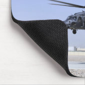 Ein HH-60G Pave Hawk startet vom Camp Bastio Mousepad (Ecke)