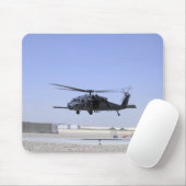 Ein HH-60G Pave Hawk startet vom Camp Bastio Mousepad (Mit Mouse)