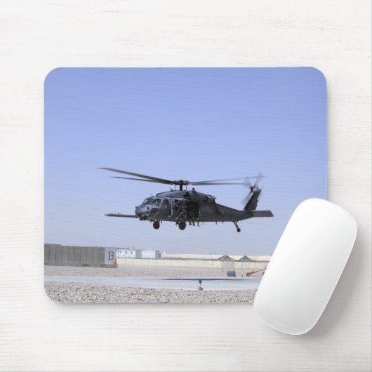 Ein HH-60G Pave Hawk startet vom Camp Bastio Mousepad (Mit Mouse)