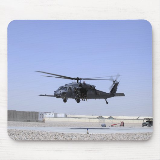Ein HH-60G Pave Hawk startet vom Camp Bastio Mousepad (Vorne)