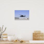 Ein HH-60G Pave Hawk startet vom Camp Bastio Poster (Küche)