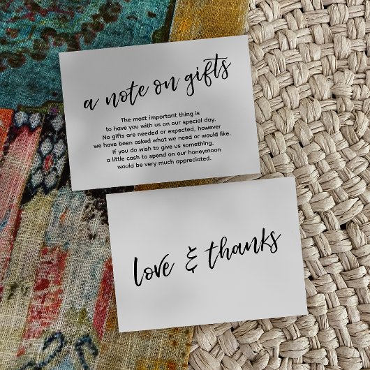 Ein Hinweis auf Geschenke Lässige Handschrift Hoch Begleitkarte