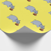Ein Hippo mit einem Pumpkettenbeutel Geschenkpapier (Ecke)