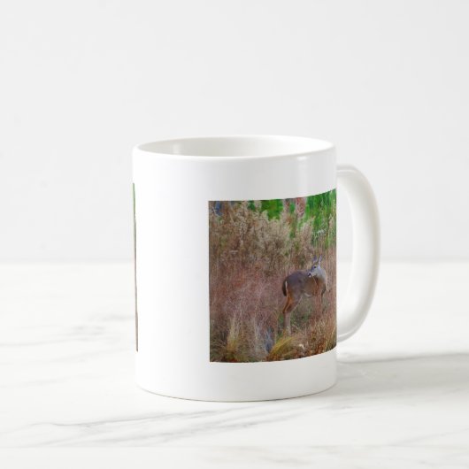 Ein Hirsch im großen Gras Kaffeetasse (VorderseiteRechts)
