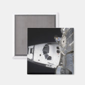 Ein hochwinkeliger Blick auf die Crew Magnet (Vorderseite/Rückseite)