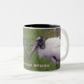 Ein hölzerner Storch Zweifarbige Tasse (VorderseiteRechts)