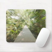 Ein hölzerner Weg durch den Regenwald, in Mousepad (Mit Mouse)