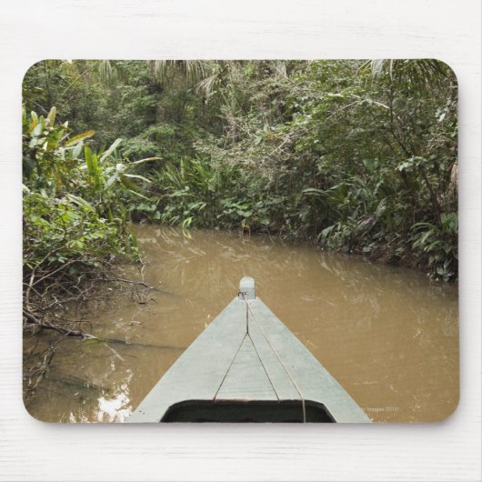 Ein hölzernes Kanu, das von Eucylptus Baum Mousepad (Vorne)