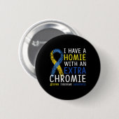 ein Homie mit einem Extra Chromie Down Syndrom A Button (Vorne & Hinten)
