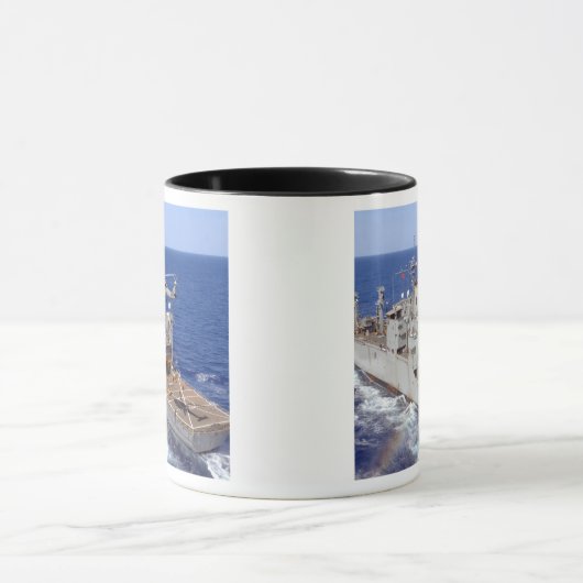 Ein Hubschrauber löscht das Cockpit Tasse (Zentrum)